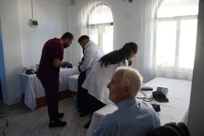 Slujire arhierească şi caravane medicale în Arhiepiscopia Dunării de Jos – fotografia 7