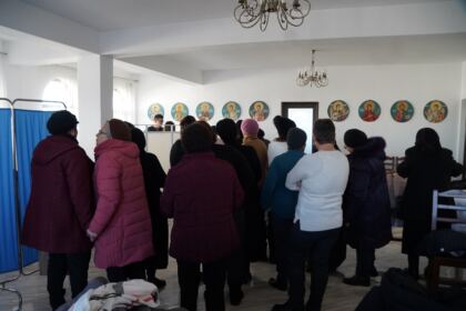 Slujire arhierească şi caravane medicale în Arhiepiscopia Dunării de Jos – fotografia 8