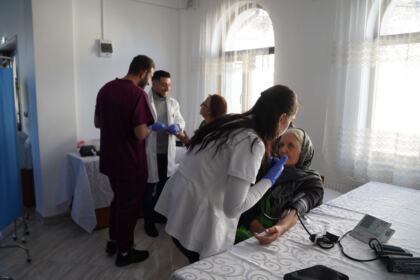 Slujire arhierească şi caravane medicale în Arhiepiscopia Dunării de Jos – fotografia 10