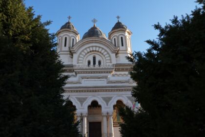 Slujire arhierească şi caravane medicale în Arhiepiscopia Dunării de Jos – fotografia 2