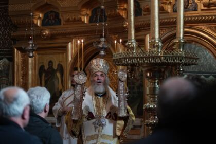 Slujire arhierească şi caravane medicale în Arhiepiscopia Dunării de Jos – fotografia 9