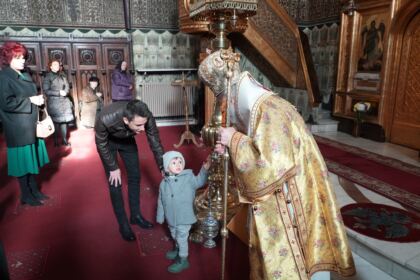Slujire arhierească şi caravane medicale în Arhiepiscopia Dunării de Jos – fotografia 16