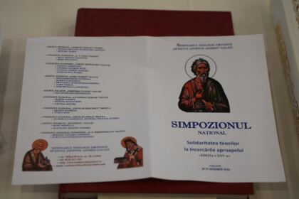 Simpozion interseminarial şi expoziţie la Muzeul eparhial din Galaţi – fotografia 3