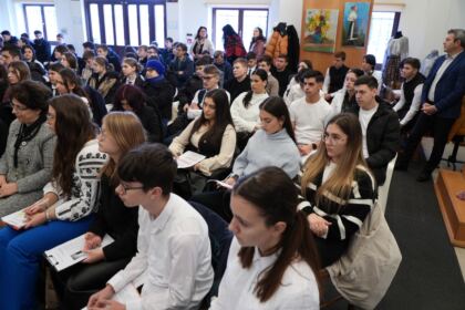 Simpozion interseminarial şi expoziţie la Muzeul eparhial din Galaţi – fotografia 7