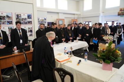 Simpozion interseminarial şi expoziţie la Muzeul eparhial din Galaţi – fotografia 15