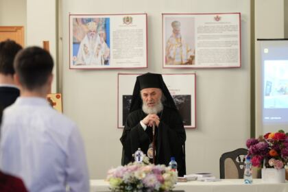 Simpozion interseminarial şi expoziţie la Muzeul eparhial din Galaţi – fotografia 26