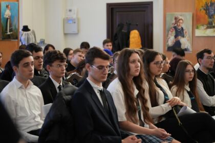 Simpozion interseminarial şi expoziţie la Muzeul eparhial din Galaţi – fotografia 34