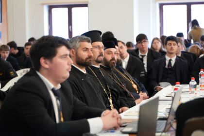 Simpozion interseminarial şi expoziţie la Muzeul eparhial din Galaţi – fotografia 39