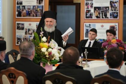 Simpozion interseminarial şi expoziţie la Muzeul eparhial din Galaţi – fotografia 44