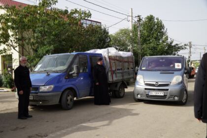 Arhiepiscopia Romanului şi Bacăului a trimis ajutoare în zona sinistrată – fotografia 6