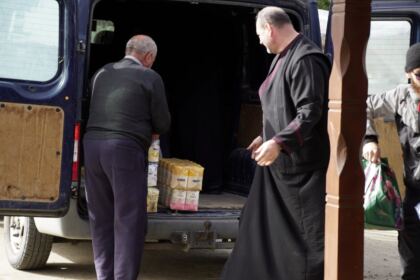 Arhiepiscopia Romanului şi Bacăului a trimis ajutoare în zona sinistrată – fotografia 18
