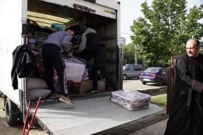 Arhiepiscopia Romanului şi Bacăului a trimis ajutoare în zona sinistrată – fotografia 22