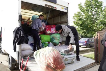 Arhiepiscopia Romanului şi Bacăului a trimis ajutoare în zona sinistrată – fotografia 23