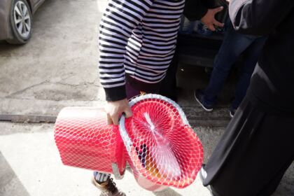 Arhiepiscopia Romanului şi Bacăului a trimis ajutoare în zona sinistrată – fotografia 36