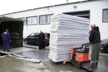 Două transporturi cu ajutoare umanitare pentru sinistraţii din judeţul Galaţi – fotografia 17