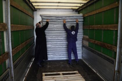 Două transporturi cu ajutoare umanitare pentru sinistraţii din judeţul Galaţi – fotografia 19
