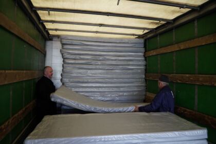 Două transporturi cu ajutoare umanitare pentru sinistraţii din judeţul Galaţi – fotografia 22