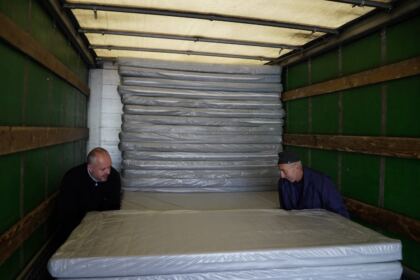 Două transporturi cu ajutoare umanitare pentru sinistraţii din judeţul Galaţi – fotografia 23