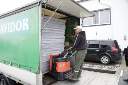 Două transporturi cu ajutoare umanitare pentru sinistraţii din judeţul Galaţi – fotografia 24