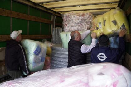 Două transporturi cu ajutoare umanitare pentru sinistraţii din judeţul Galaţi – fotografia 32
