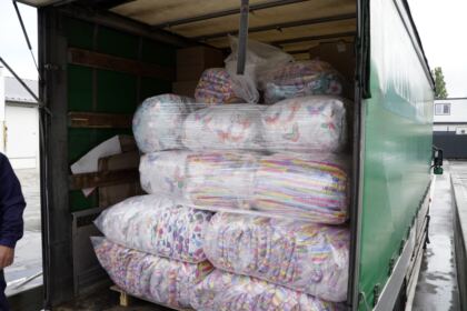 Două transporturi cu ajutoare umanitare pentru sinistraţii din judeţul Galaţi – fotografia 42