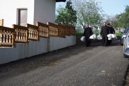 Programul eparhial pentru copiii sinistraţi continuă în Arhiepiscopia Dunării de Jos – fotografia 2