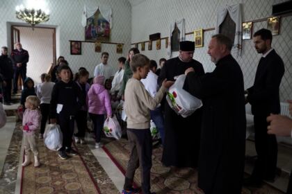 Programul eparhial pentru copiii sinistraţi continuă în Arhiepiscopia Dunării de Jos – fotografia 19