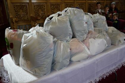 Programul eparhial pentru copiii sinistraţi continuă în Arhiepiscopia Dunării de Jos – fotografia 33