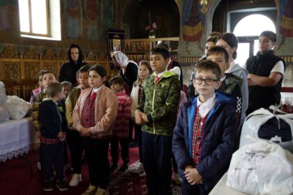 Programul eparhial pentru copiii sinistraţi continuă în Arhiepiscopia Dunării de Jos – fotografia 36