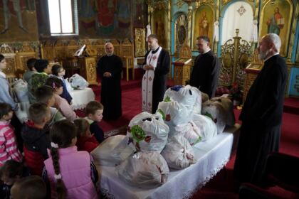 Programul eparhial pentru copiii sinistraţi continuă în Arhiepiscopia Dunării de Jos – fotografia 42