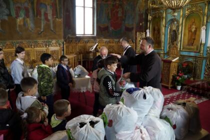 Programul eparhial pentru copiii sinistraţi continuă în Arhiepiscopia Dunării de Jos – fotografia 43