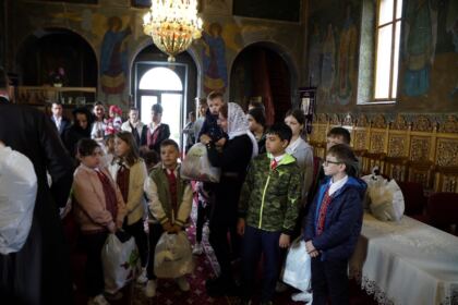Programul eparhial pentru copiii sinistraţi continuă în Arhiepiscopia Dunării de Jos – fotografia 44