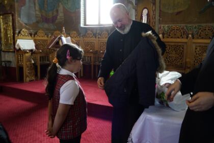 Programul eparhial pentru copiii sinistraţi continuă în Arhiepiscopia Dunării de Jos – fotografia 45