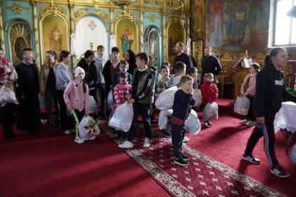 Programul eparhial pentru copiii sinistraţi continuă în Arhiepiscopia Dunării de Jos – fotografia 50