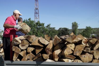 Lemne de fag oferite sinistraţilor din judeţul Galaţi – fotografia 9