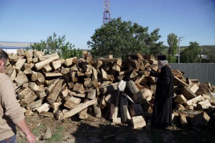 Lemne de fag oferite sinistraţilor din judeţul Galaţi – fotografia 15
