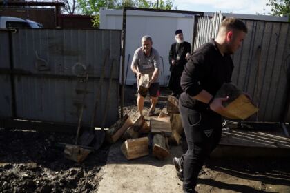 Lemne de fag oferite sinistraţilor din judeţul Galaţi – fotografia 59