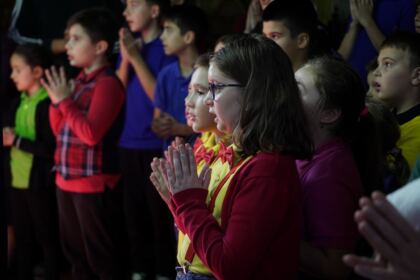 Articole vestimentare noi pentru familiile sinistrate din judeţul Galaţi – fotografia 39