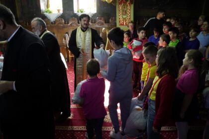 Articole vestimentare noi pentru familiile sinistrate din judeţul Galaţi – fotografia 48