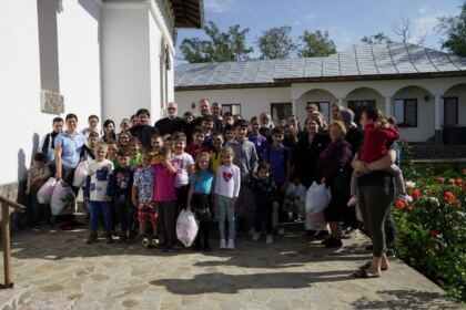 Articole vestimentare noi pentru familiile sinistrate din judeţul Galaţi – fotografia 53
