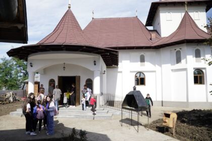 Articole vestimentare noi pentru familiile sinistrate din judeţul Galaţi – fotografia 54