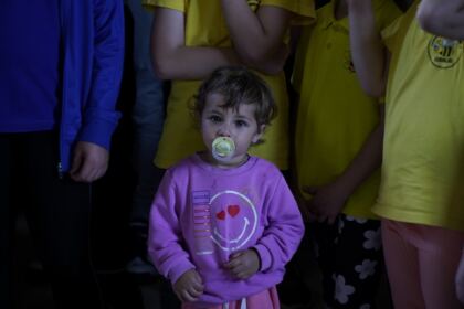 Articole vestimentare noi pentru familiile sinistrate din judeţul Galaţi – fotografia 59