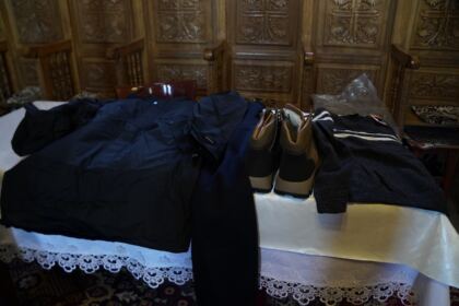 Haine noi şi lemne pentru familiile sinistrate din judeţul Galaţi – fotografia 12