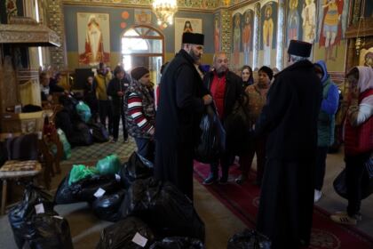 Haine noi şi lemne pentru familiile sinistrate din judeţul Galaţi – fotografia 20