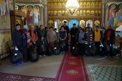 Haine noi şi lemne pentru familiile sinistrate din judeţul Galaţi – fotografia 24