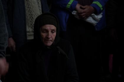 Haine noi şi lemne pentru familiile sinistrate din judeţul Galaţi – fotografia 30