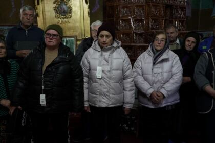 Haine noi şi lemne pentru familiile sinistrate din judeţul Galaţi – fotografia 35