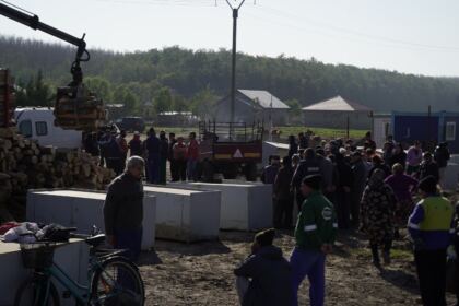 Noi transporturi cu lemne de fag pentru sinistraţi – fotografia 13