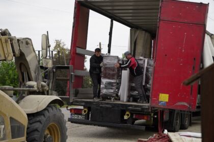 Un nou transport cu sobe a ajuns la sinitraţii din judeţul Galaţi – fotografia 15