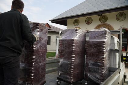Un nou transport cu sobe a ajuns la sinitraţii din judeţul Galaţi – fotografia 24